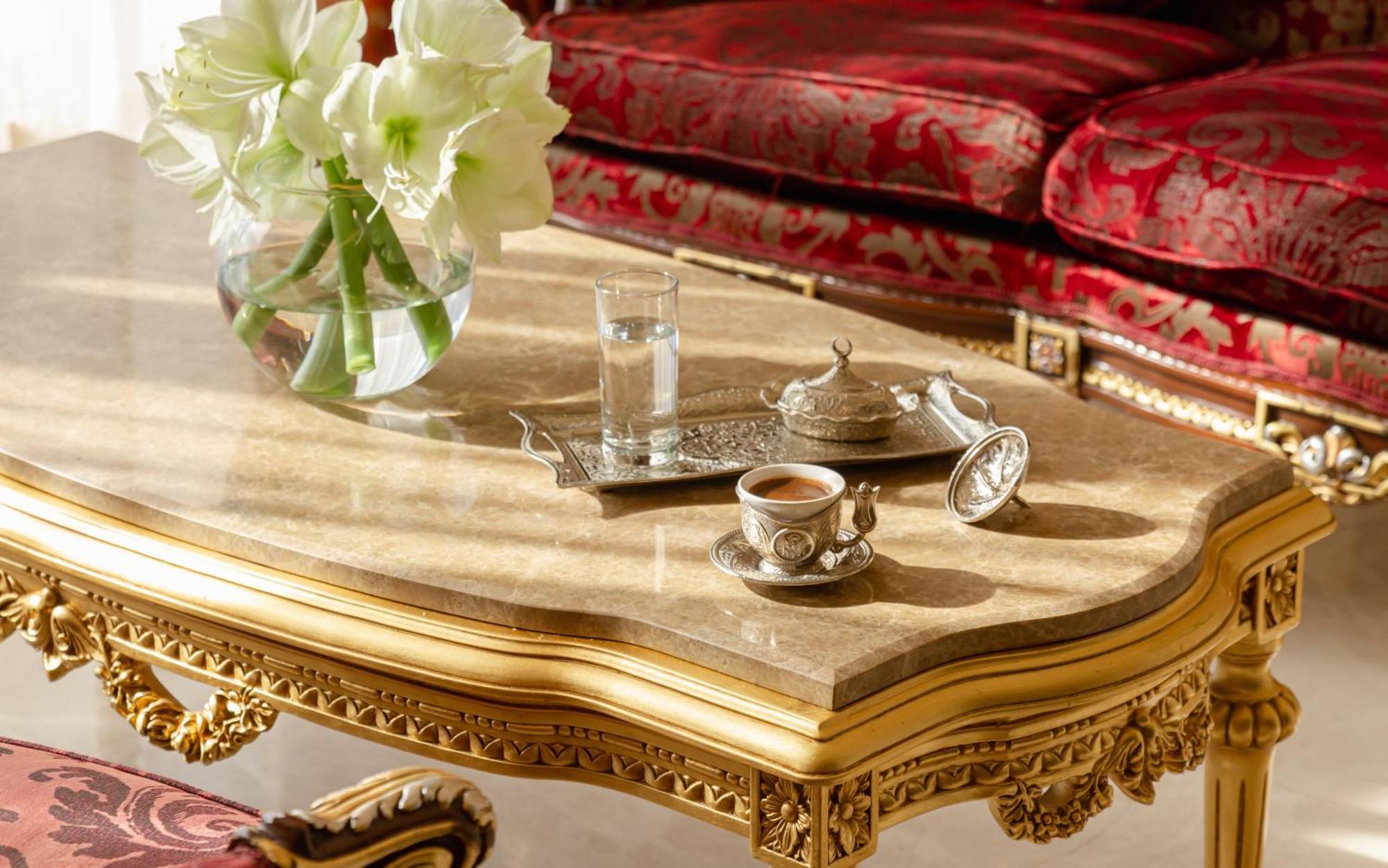 Shamakhi Palace Sharadil Seredil Exteriér fotografie A coffee table