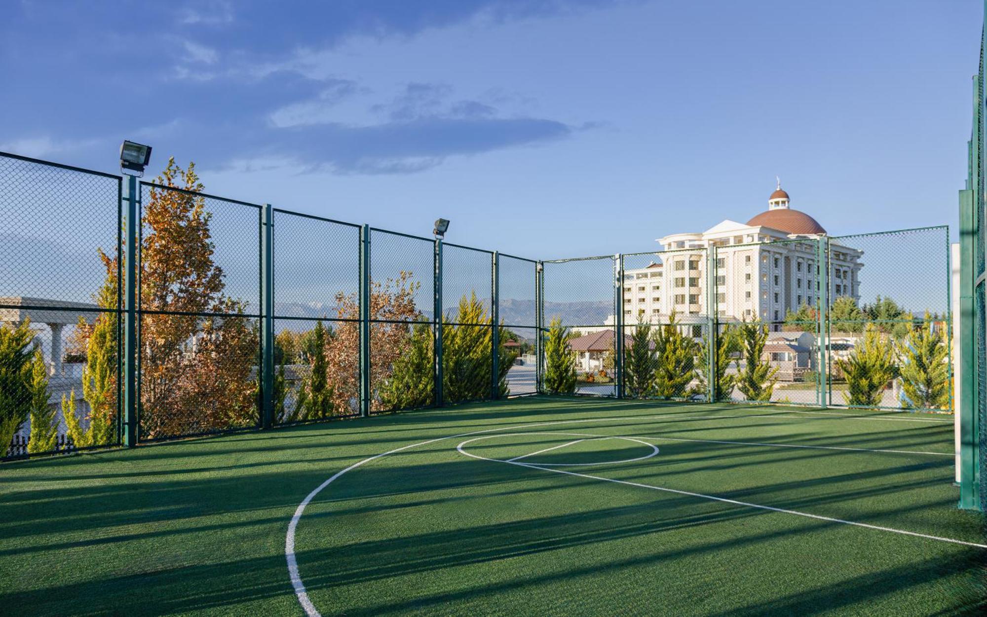 Shamakhi Palace Sharadil Seredil Exteriér fotografie Tennis courts at the resort