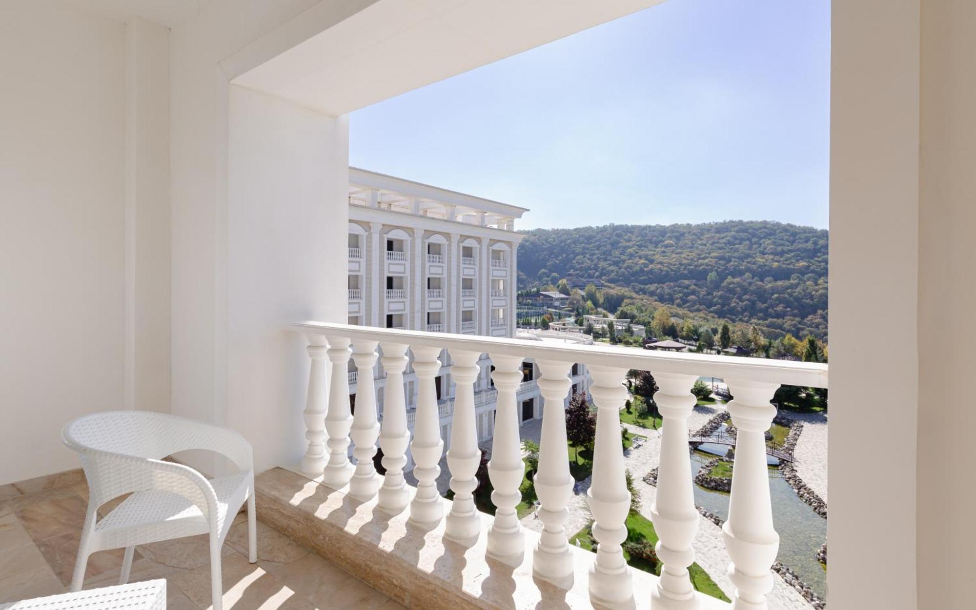Shamakhi Palace Sharadil Seredil Exteriér fotografie A balcony